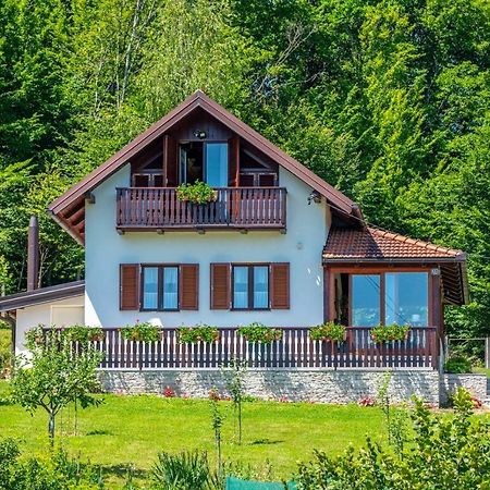 Holiday Home Mare Near River Karlovac Bagian luar foto
