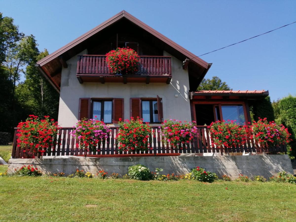 Holiday Home Mare Near River Karlovac Bagian luar foto