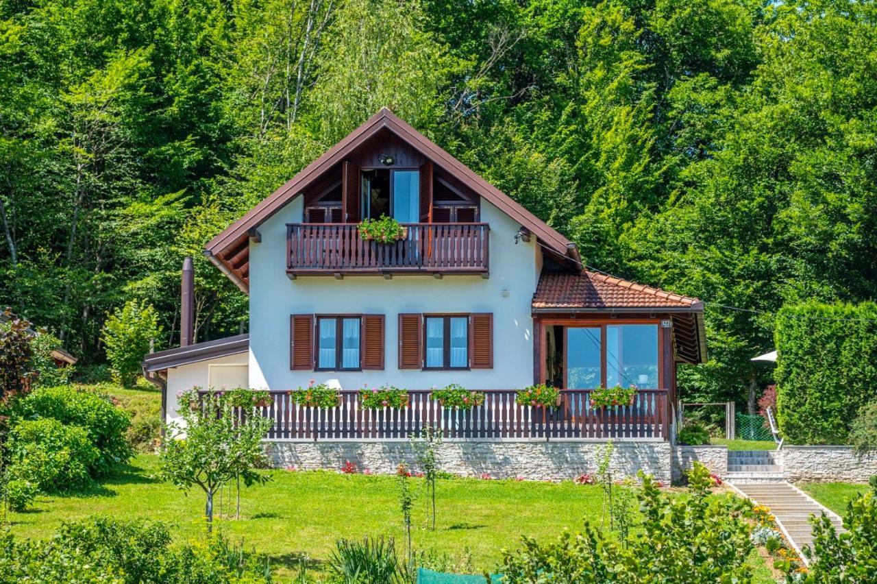 Holiday Home Mare Near River Karlovac Bagian luar foto