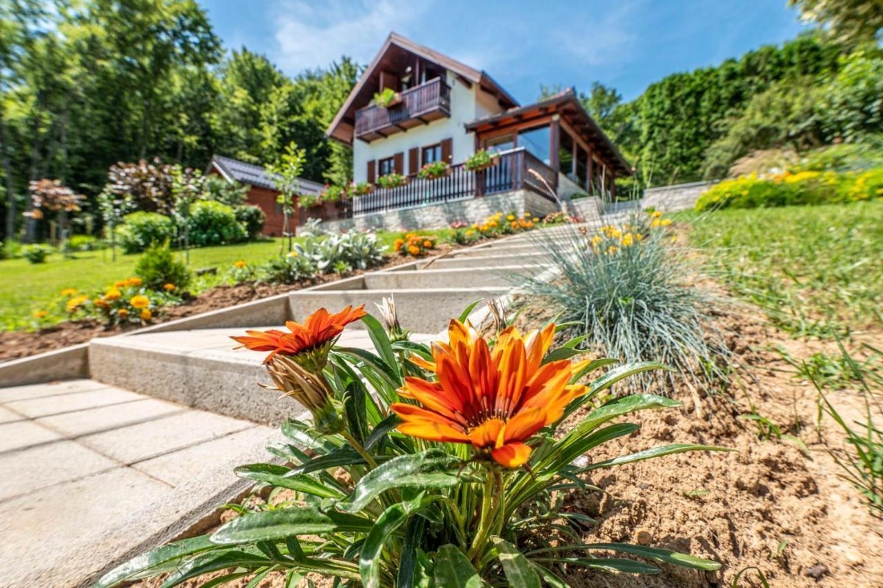 Holiday Home Mare Near River Karlovac Bagian luar foto