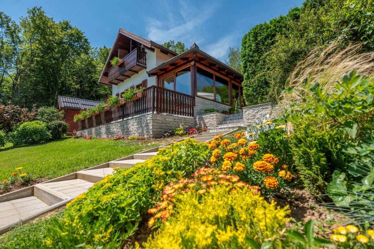 Holiday Home Mare Near River Karlovac Bagian luar foto