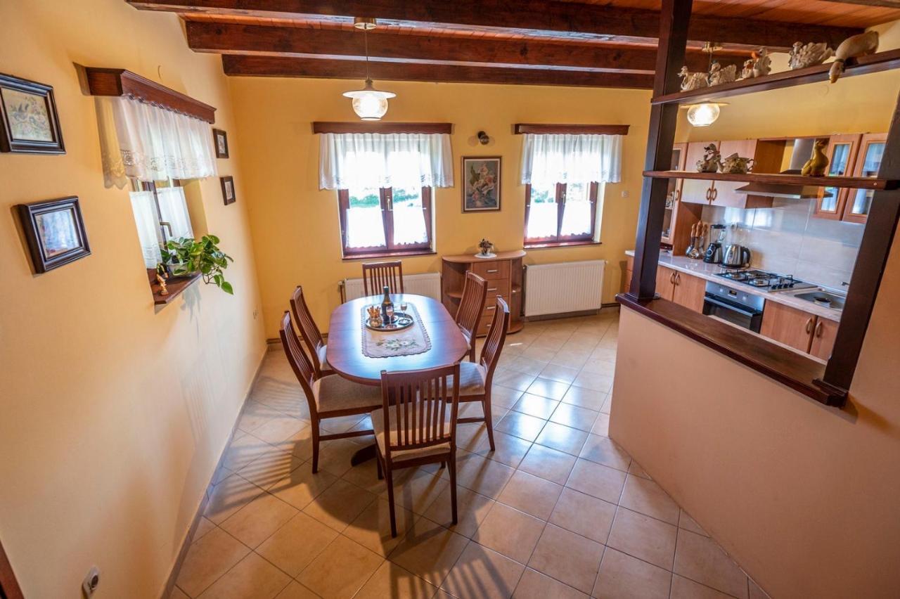 Holiday Home Mare Near River Karlovac Bagian luar foto