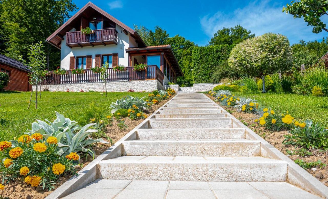 Holiday Home Mare Near River Karlovac Bagian luar foto